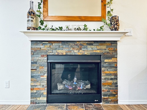 Quiet & backed by trees, centrally located home close to downtown and ferries.