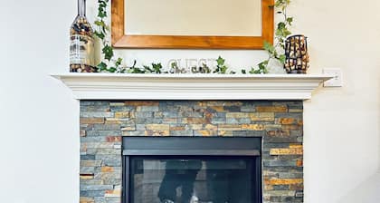 Quiet & backed by trees, centrally located home close to downtown and ferries.