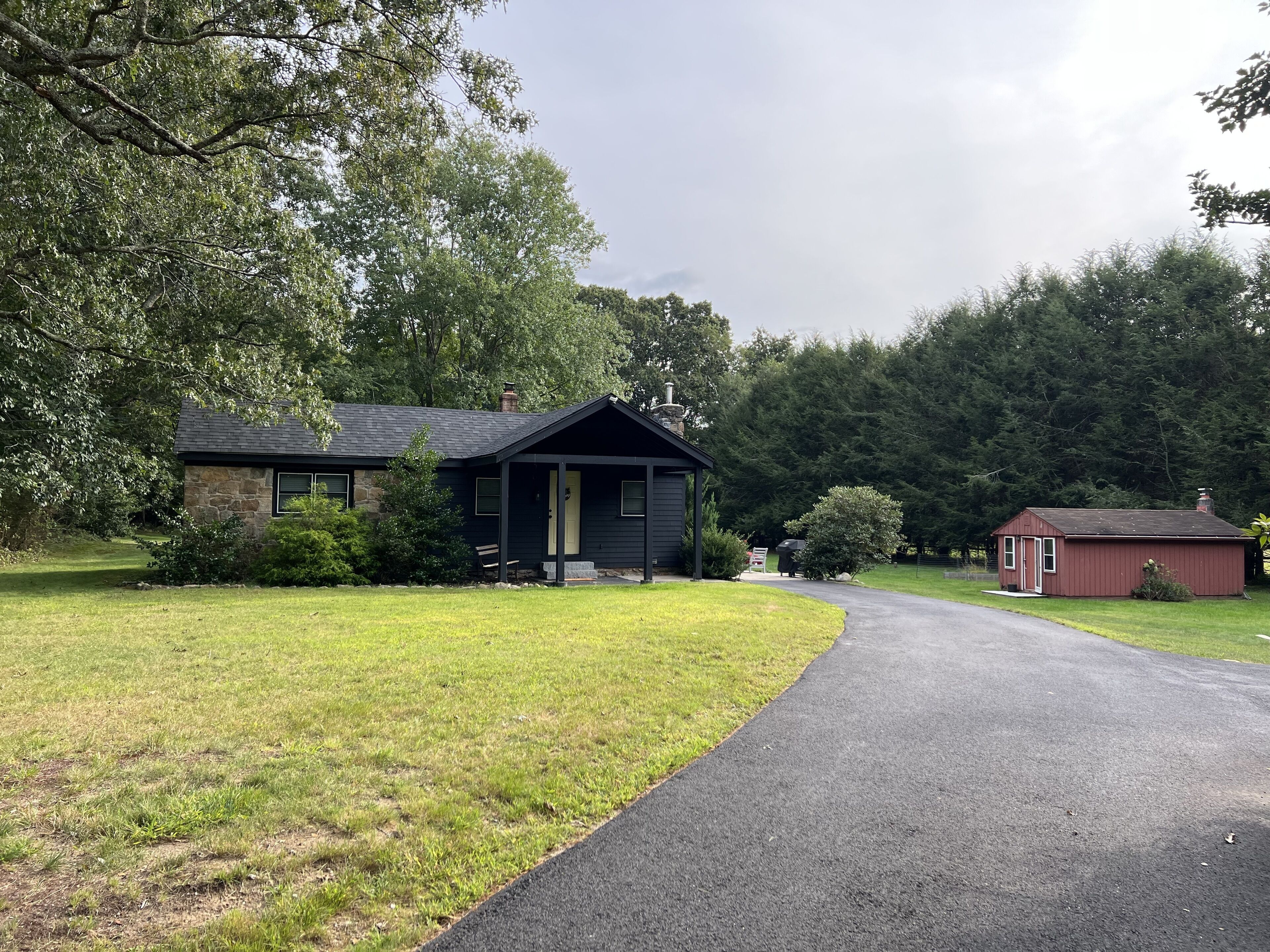 Peaceful Oasis minutes to T.F. Green International Airport, Main Street & more