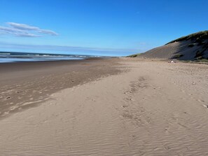 Beach - Beautiful stone cottage on the stunning Northumbrian coast. (Scremerston)