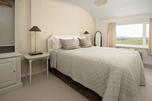 2 bedrooms, iron/ironing board, free WiFi, bed sheets -  Beautiful stone cottage on the stunning Northumbrian coast. (Scremerston)