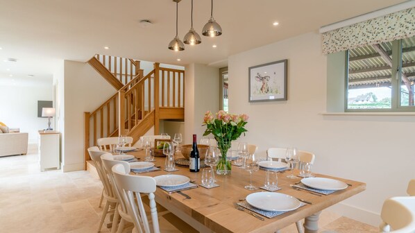 Dining - Owls Nest Barn - sleeps 9 guests in 4 bedrooms (Harescombe)