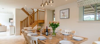Owls Nest Barn - sleeps 9 guests  in 4 bedrooms