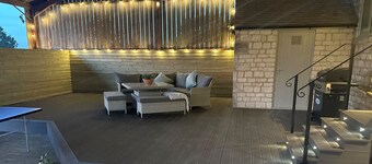 Owls Nest Barn - sleeps 9 guests  in 4 bedrooms