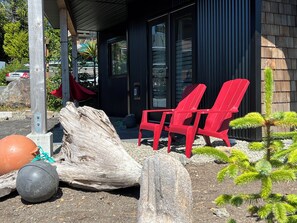 Property grounds - Slack Tide Suite (Ucluelet)