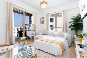 Zimmersafe, Schreibtisch, Bügeleisen/Bügelbrett, Reisekinderbett