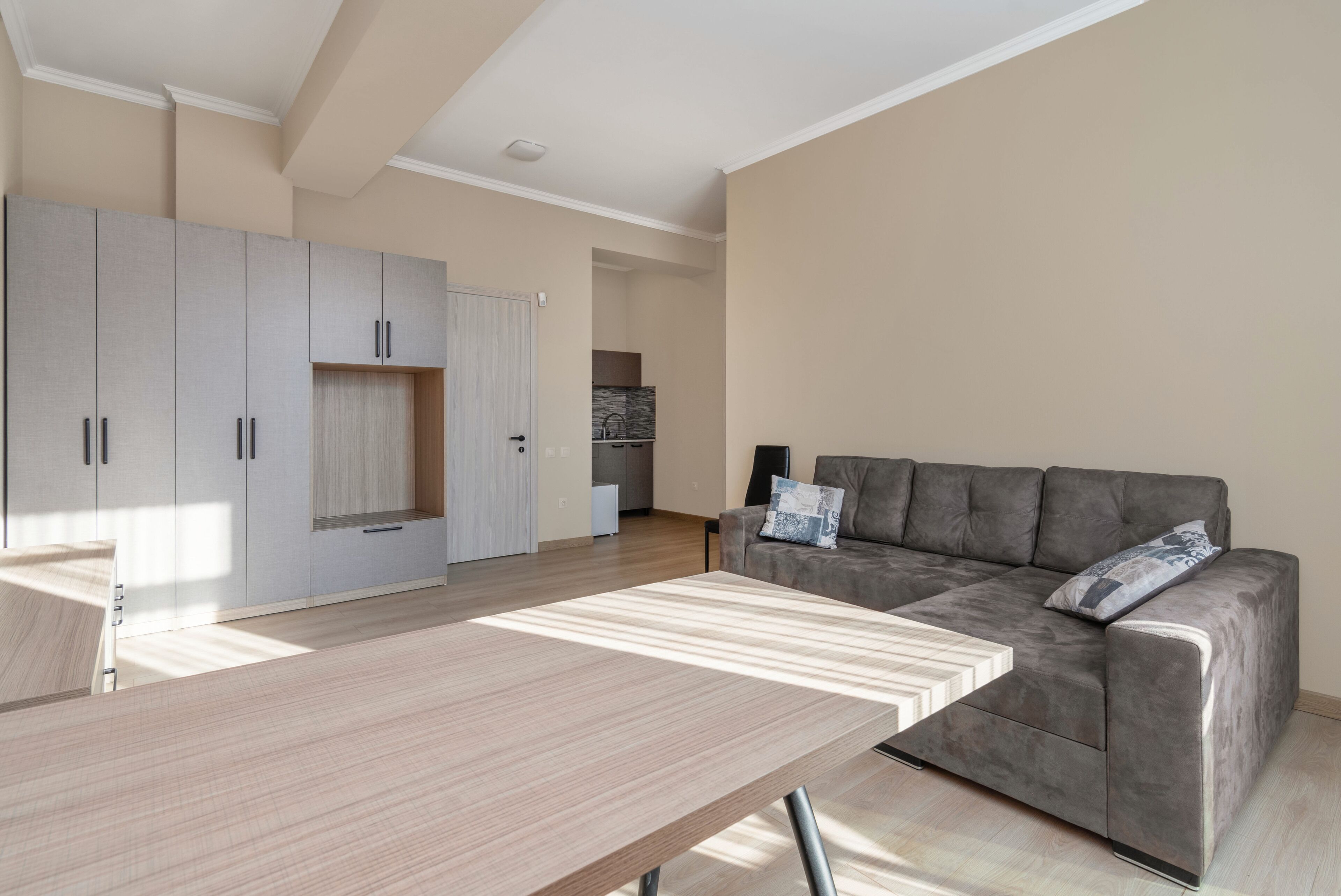 Deluxe Apartment | Desk, blackout drapes, soundproofing, iron/ironing board