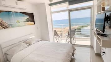 3 bedrooms, desk, WiFi, bed sheets