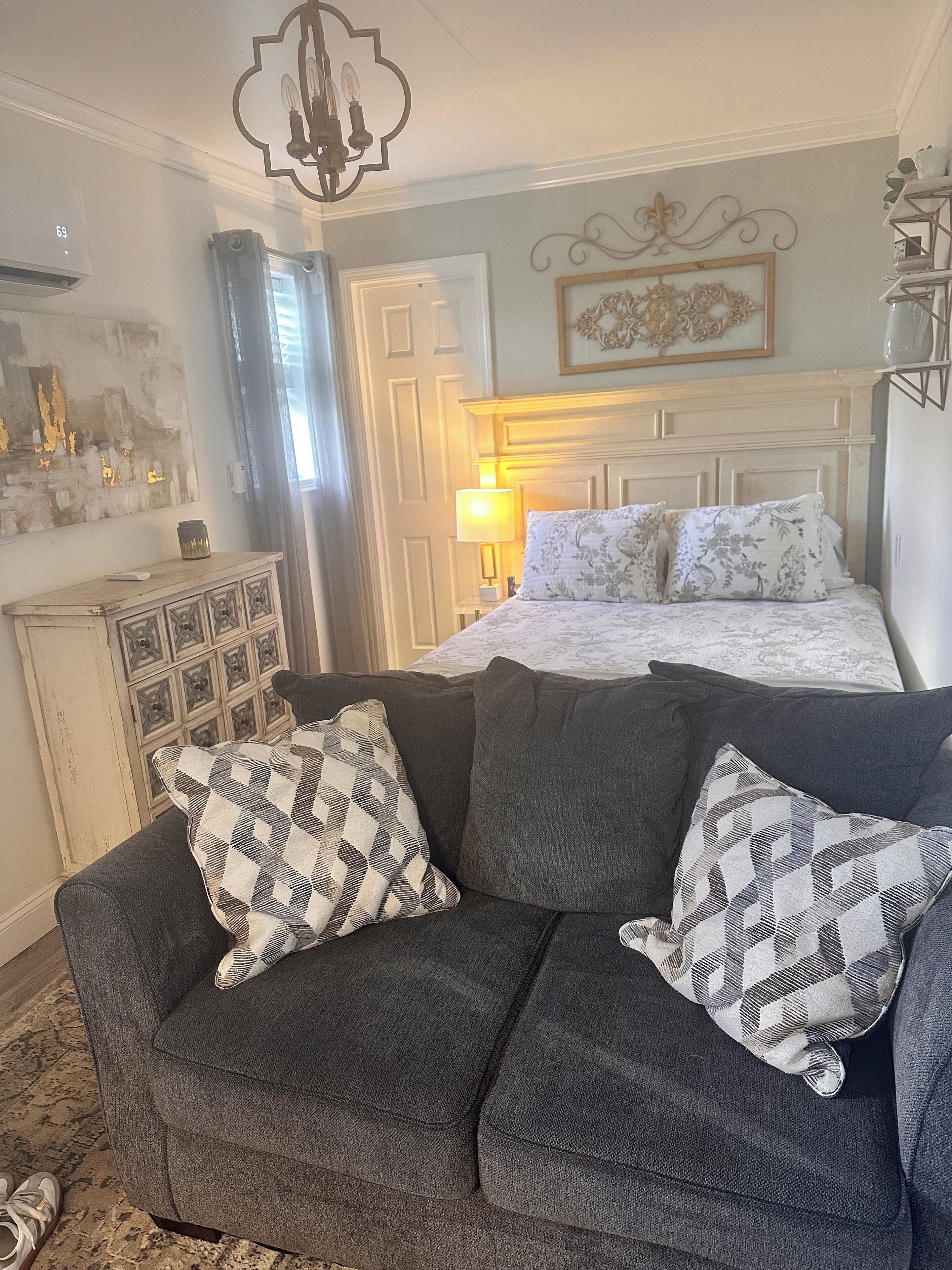 1 dormitorio, tabla de planchar con plancha, wifi y ropa de cama