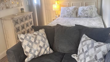 1 dormitorio, tabla de planchar con plancha, wifi y ropa de cama