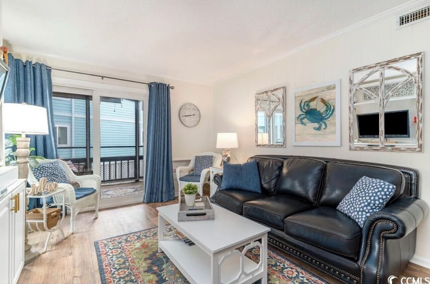 Beautifully Relaxing Condo On The Ocean. Feet From The Beach! Sea Oaks 108 - Garden City, SC
