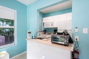 Classic Studio Suite | Private kitchen | Full-size fridge, microwave, stovetop, coffee/tea maker