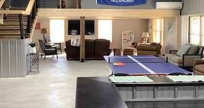Barndominium in Oklahoma. Premier hunting and cozy country living!