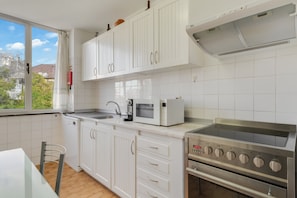 Fridge, microwave, oven, coffee/tea maker