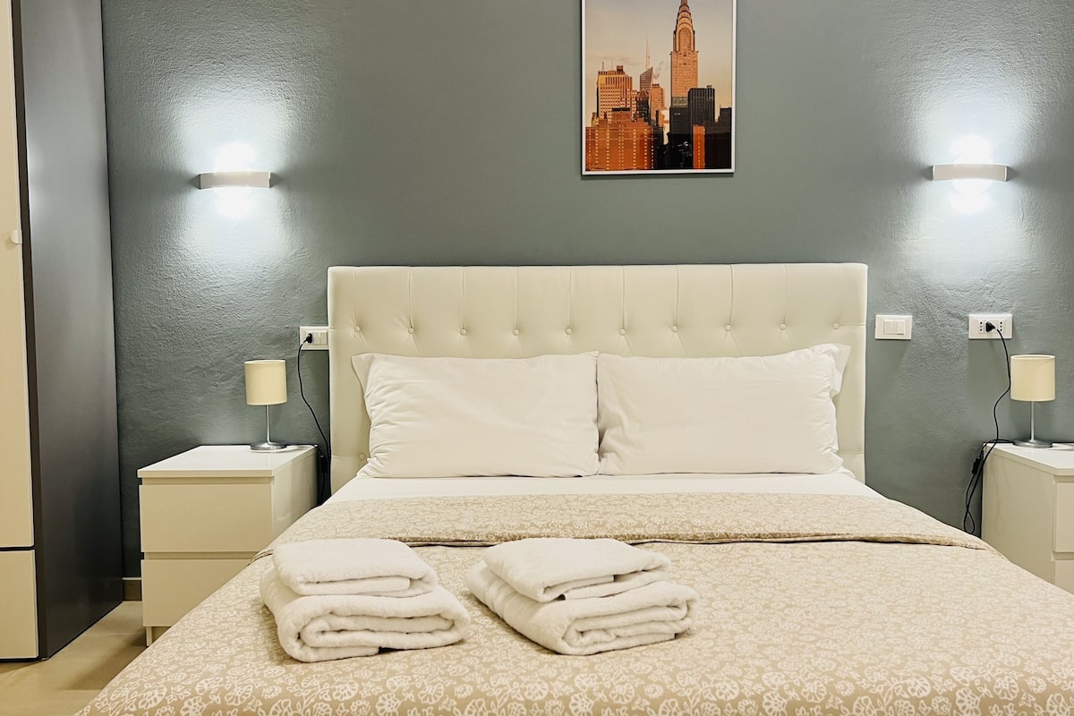 Habitación básica con 1 cama matrimonial o 2 individuales, baño privado | Sábanas de algodón egipcio, ropa de cama de alta calidad y edredón