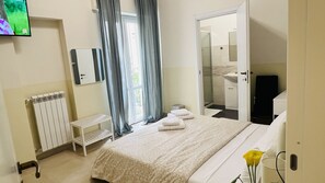 Habitación estándar, balcón | Sábanas de algodón egipcio y ropa de cama de alta calidad