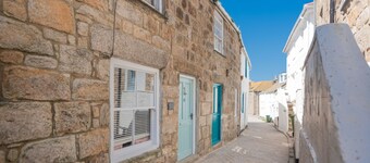 Old Arch Cottage, The Digey -  100m From Beach & Town - Free WiFi - Pets