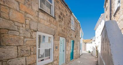 Old Arch Cottage, The Digey - 100m From Beach & Town - Free WiFi - Pets
