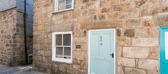 Old Arch Cottage, The Digey - a cottage that sleeps 5 guests in 2 bedrooms