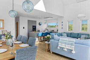 Dining - 2 The Vista, Willingcott Nr Woolacombe - Hot tub/ Pet friendly/ On-site pool / Ecohome (Woolacombe)