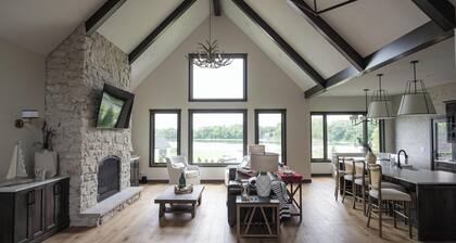 Lakefront Retreat on South Center Lake