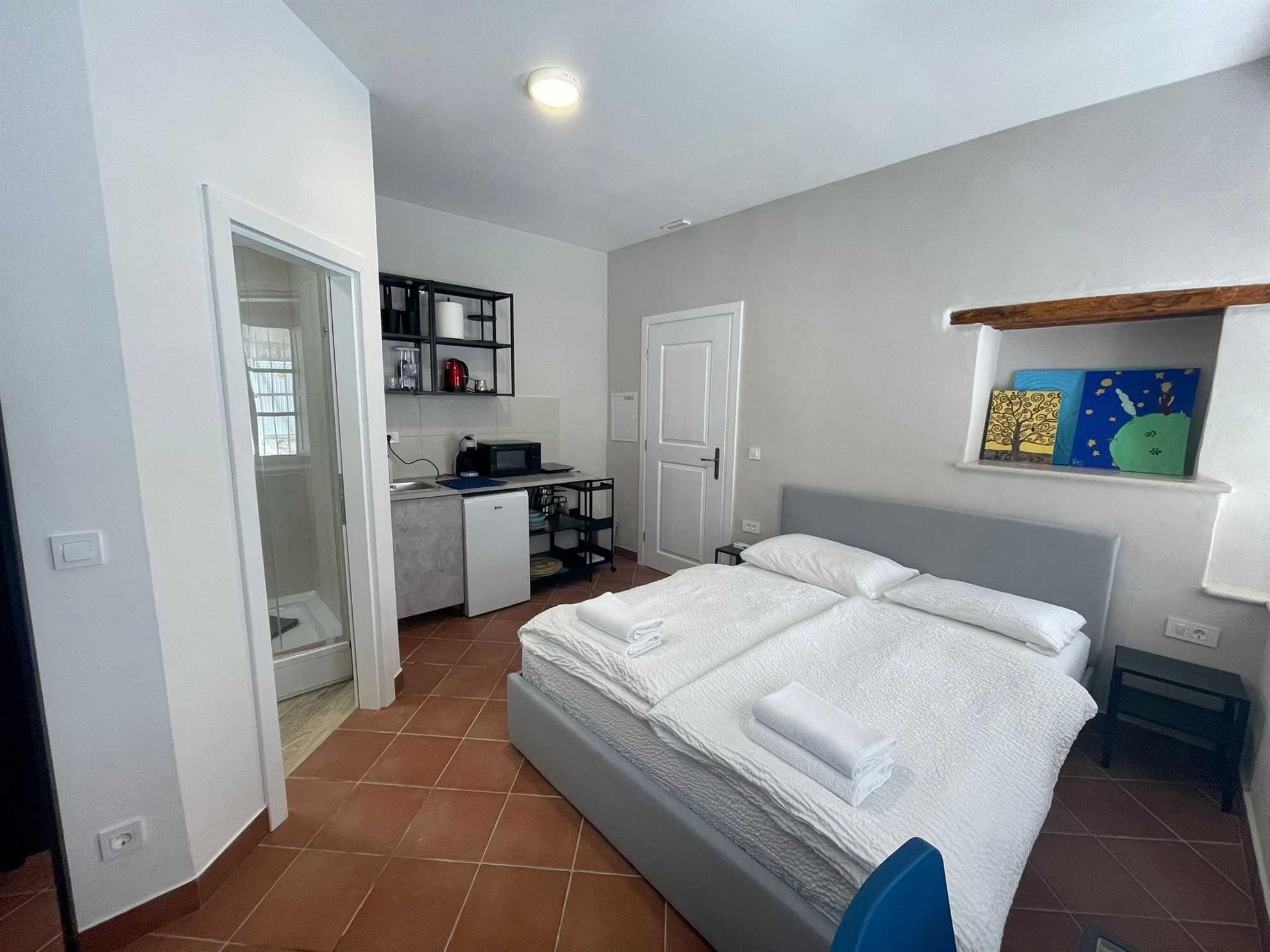 1 soverom, strykejern/-brett, wi-fi (inkludert) og sengetøy