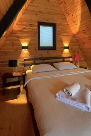 2-MONI Luxury Bungalov with Jacuzzi | Bettwäsche aus ägyptischer Baumwolle, hochwertige Bettwaren, Minibar