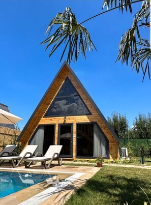 4-SANA-LUX BUNGALOW WITH HEATED POOL | Terrasse/gårdhave