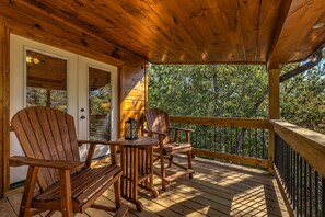 Terrace/patio - Spacious luxury cabin in private wooded setting 5 mins from downtown Blue Ridge (Blue Ridge)