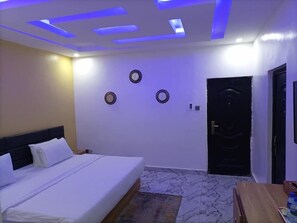 Standard Room | 1 bedroom, iron/ironing board, free WiFi