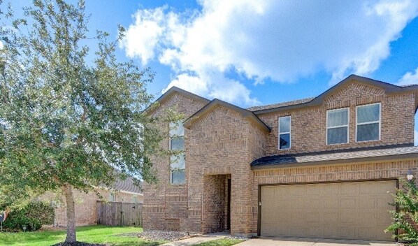 Exterior - 5-STARS HOST! Spacious 4-2.5 Pearland Clear Lake Friendswood. World Cup 2026 (Houston)