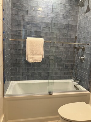 Shower, hair dryer, towels, soap - Summer Living!  Nantucket Island Home with Pool, 6 bedrooms, AC, amenities (Nantucket)