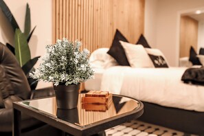 1 bedroom, WiFi, bed sheets - Bright & Spacious Studio in Peaceful Neighborhood  (Vista)