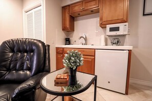 Interior - Bright & Spacious Studio in Peaceful Neighborhood  (Vista)