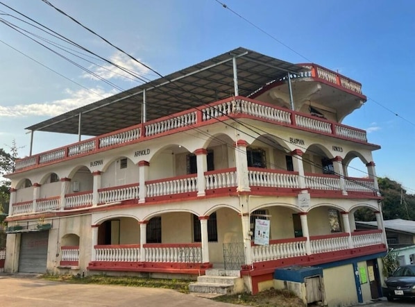 Exterior - Arnold's Guest House (San Ignacio)