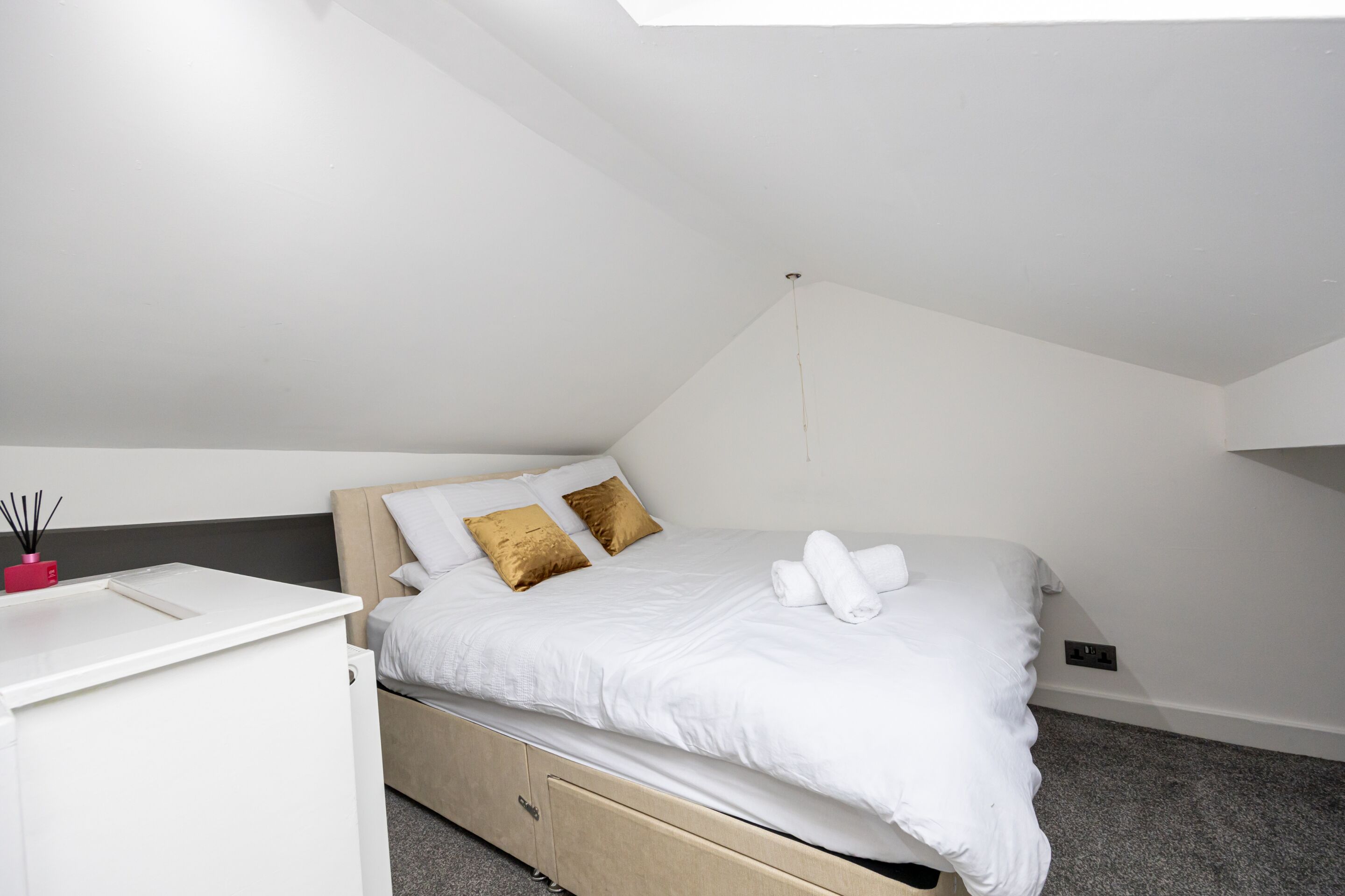 3 dormitorios, tabla de planchar con plancha, wifi gratis y ropa de cama