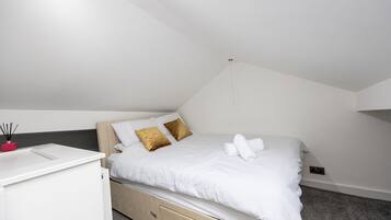3 dormitorios, tabla de planchar con plancha, wifi gratis y ropa de cama