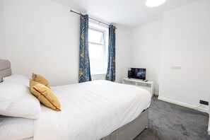 3 bedrooms, iron/ironing board, WiFi (free), bed sheets - Manor Terrace Retreat Accrington (Accrington)