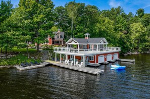 Exterior - 8 bed 5 bath cottage on Lake Muskoka, 9 acres! (Torrance)