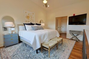 2 室のベッドルーム、アイロン / アイロン台、WiFi、ベッドシーツ