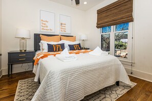 2 室のベッドルーム、アイロン / アイロン台、WiFi、ベッドシーツ