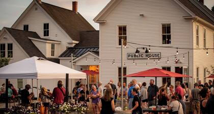 King Suite at Public House, food trucks & craft beer on site, walk to UNH & town