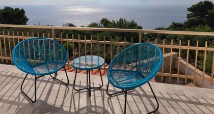 Apartment with sea-view balcony from which to admire magical sunrises.