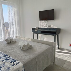 2 bedrooms, in-room safe, desk, free WiFi