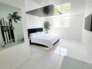 1 bedroom, desk, iron/ironing board, travel cot - Luxury Beach & City View Condo 5 min walk to beach (Sunny Isles Beach)