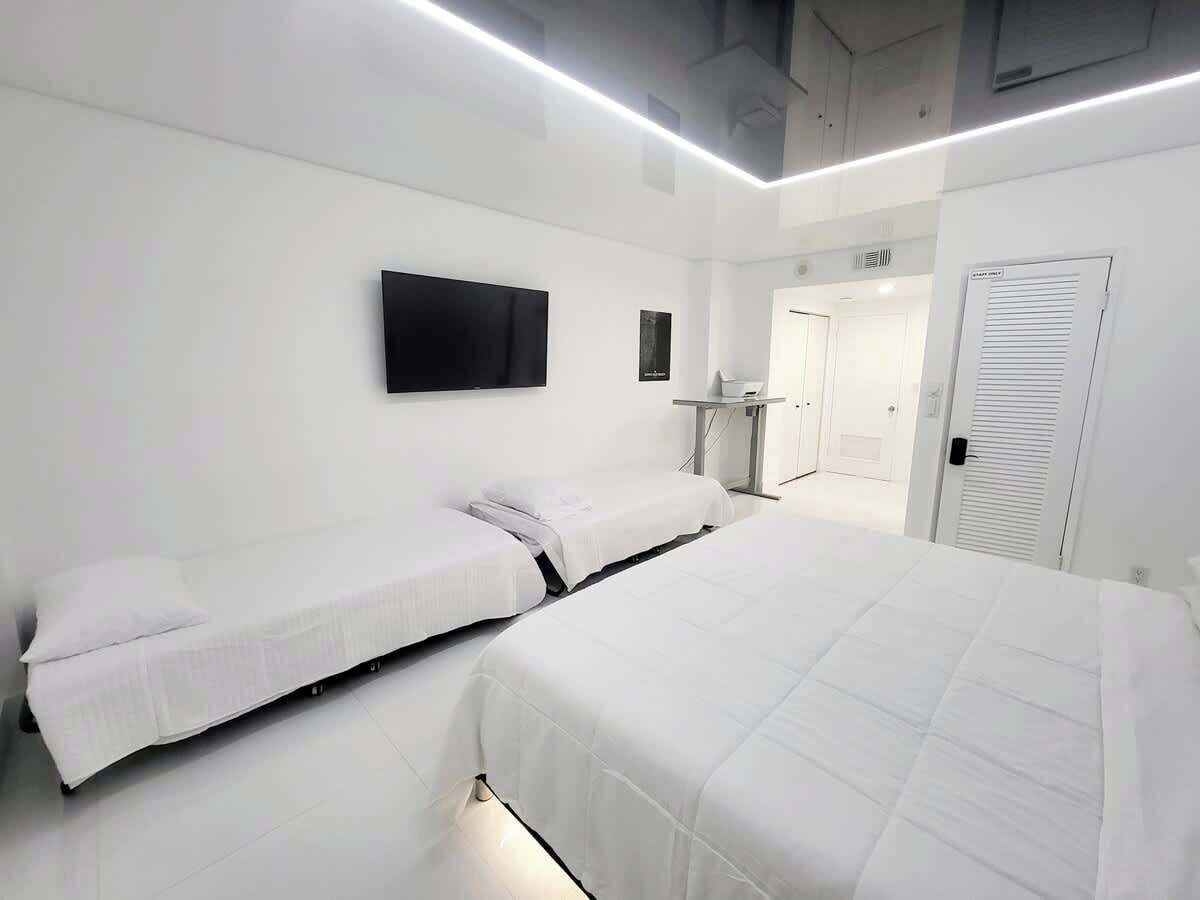 1 Schlafzimmer, Schreibtisch, Bügeleisen/Bügelbrett, Reisekinderbett