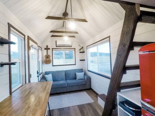 Charming Yuba Lake Tiny Home