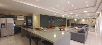 Casa de Campo de Alto Padrão à Beira da Represa