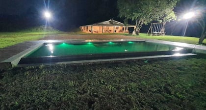 Casa de Campo de Alto Padrão à Beira da Represa