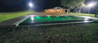 Casa de Campo de Alto Padrão à Beira da Represa